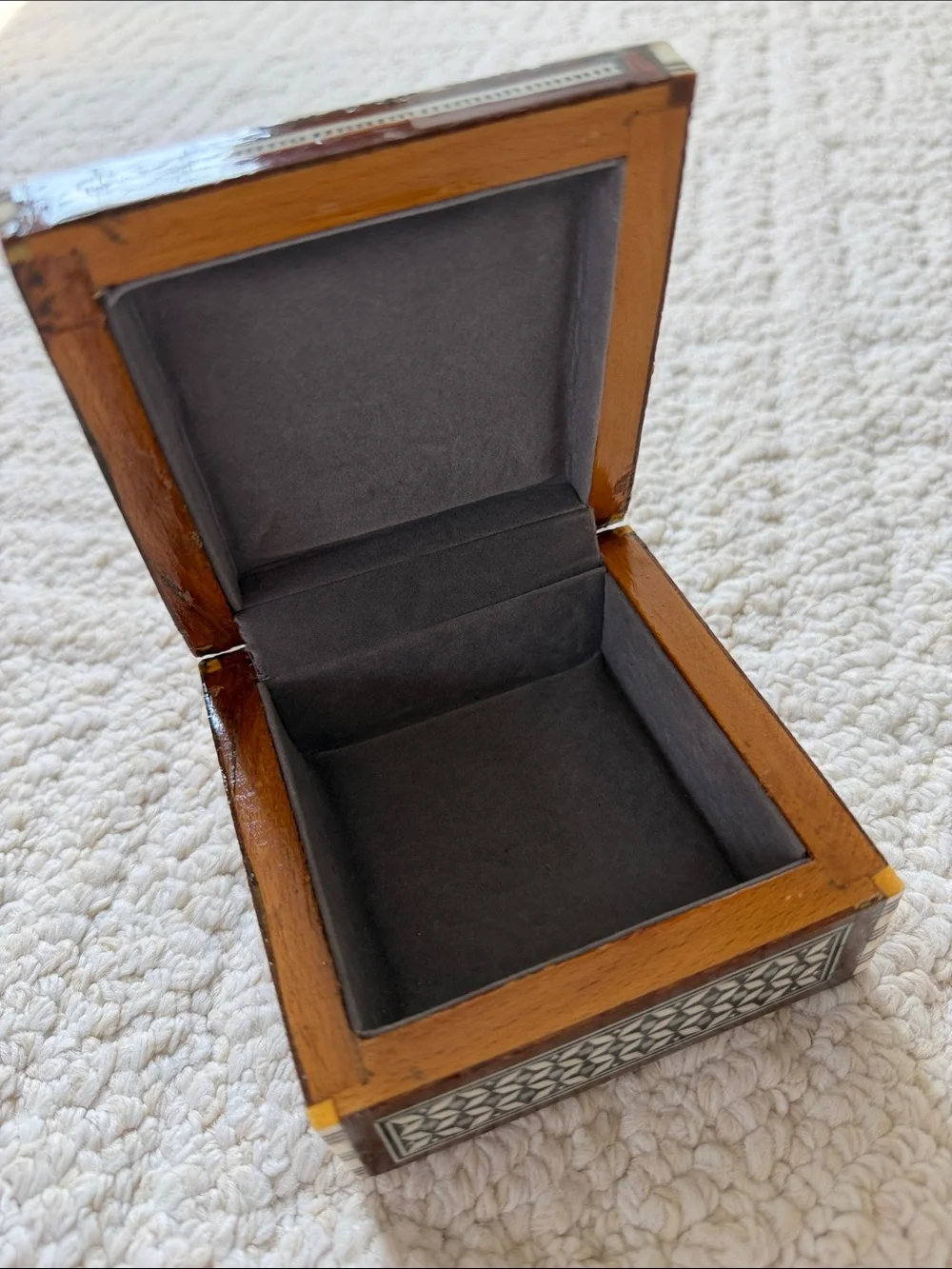 Decorative Mother-of-Pearl Inlay Jewelry Box - Cream & Black